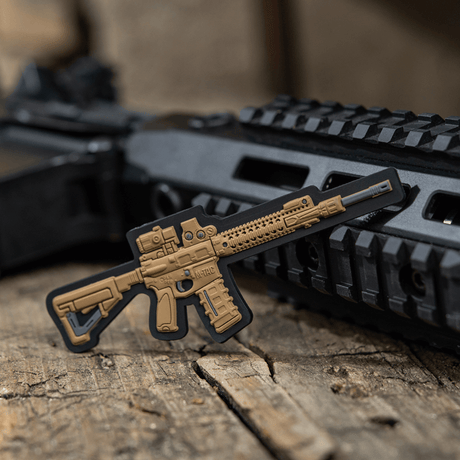 M-Tac AR-15 3D PVC Patch, Velcro-kiinnitys, tarkoitettu taktiseen käyttöön vaatteissa ja varusteissa.