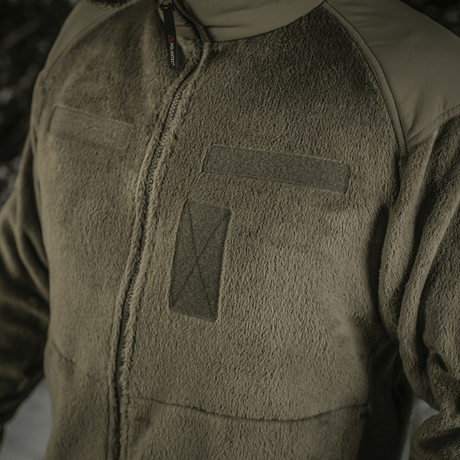M-Tac Battle Fleece Polartec -takki ruskeana anatomisella istuvuudella, tuuli- ja kulutussuojalla sotilas- ja poliisikäyttöön.
