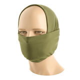 Malli käyttää vihreää M-Tac Bomuld Tube Scarf -balaclavaa, valmistettu 100% puuvillasta, monikäyttöinen ja nopeasti kuivuva asuste.