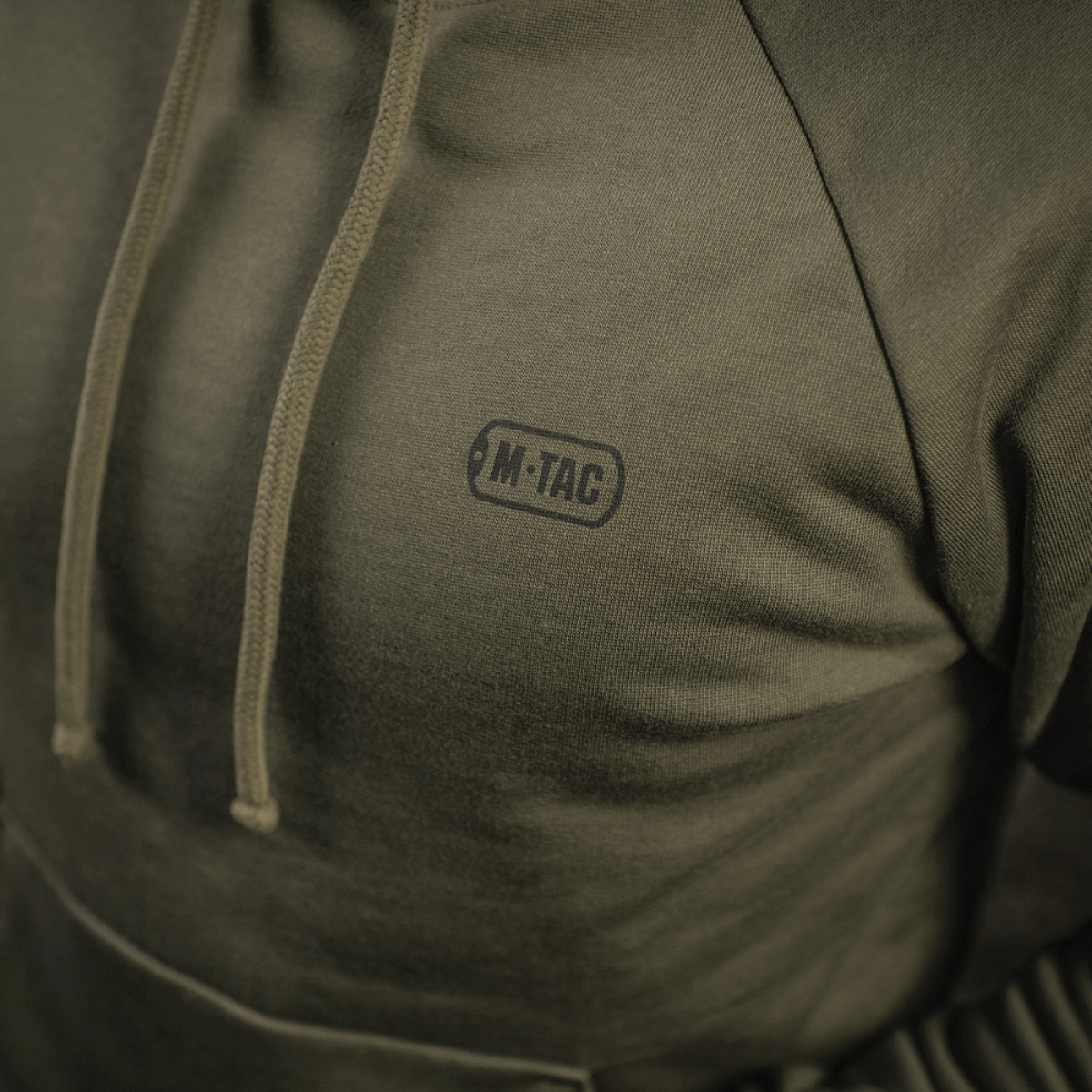 M-Tac Cotton Raglan Hard Hoodie 100% puuvillaa fleece-vuorella, tyylikkäät raglan-hihat ja kengurutasku. Sopii syksyyn ja talveen.