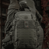M-Tac Patch Kort Helm of Horror (brodeerattu) kiinnitetty reppuun kestävistä materiaaleista. Historiallinen viikinkisymboli voimalle ja voitolle, Ægishjálmur.