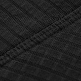 Lähikuva M-Tac Delta Level 2 Fleece -housujen materiaalista, 100% polyesteri lämpöä ja kosteutta hylkivillä ominaisuuksilla