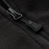 Lähikuva M-Tac Delta Fleece -takin vetoketjusta, näyttää mustan fleece-kankaan ja vetoketjudetaljit, ihanteellinen ulkokäyttöön kylmässä säässä