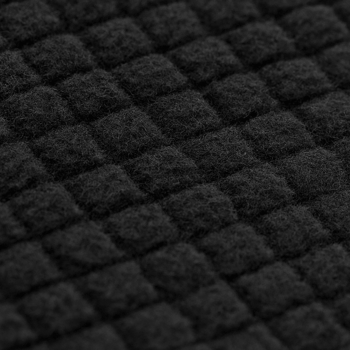 Lähikuva M-Tac Delta Level 2 Fleece Bukser -housuista, joissa pehmeä ja lämmin polyesterirakenne.