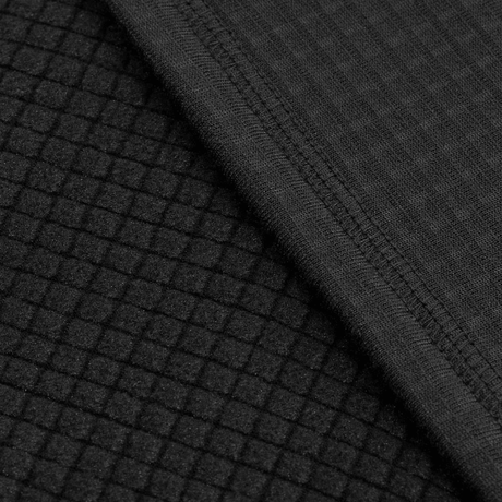 Lähikuva kangasrakenteesta M-Tac Thermal Fleece Trøje Delta Level 2:ssa, YKK-vetoketjuilla kylmiin oloihin.
