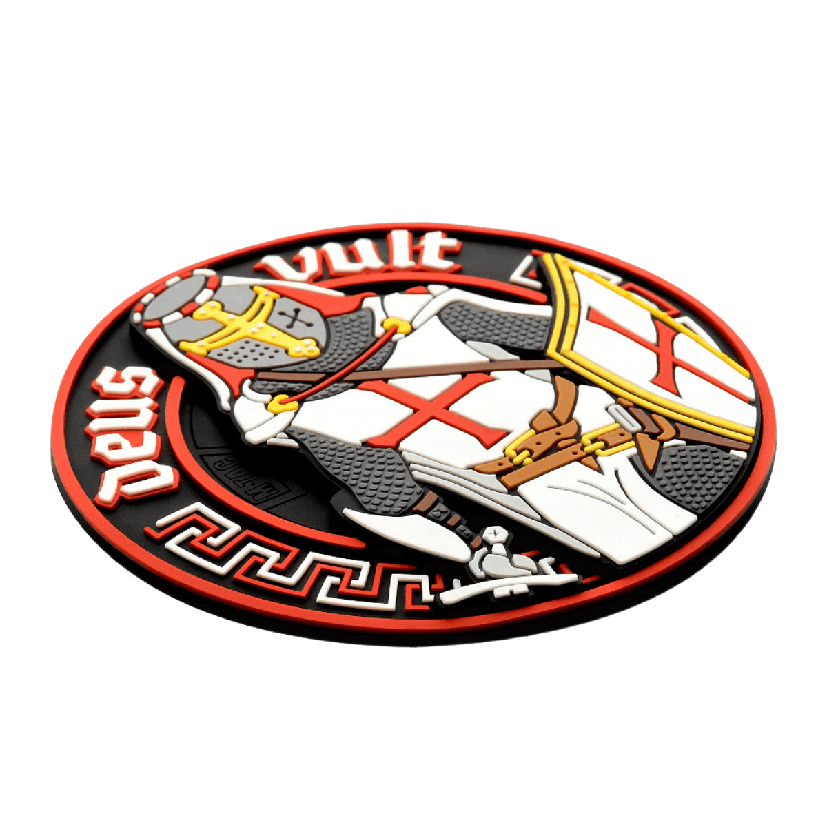 M-Tac Deus Vult 3D PVC-patch ritarikuvalla ja tekstillä 'Deus Vult'. Taktinen moraalitarra, helppo kiinnittää vaatteisiin tai varusteisiin.