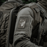 M-Tac Patch Face of War (Broderi) kalloaihe innoittunut Vietnamin sodasta, kiinnitetty vaatteisiin Velcrolla.
