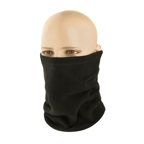 M-Tac Fleece Neck Gaiter med Snor, musta fleece-kauluri mannekiinilla, monikäyttöinen ja mukava kylmään säähän.