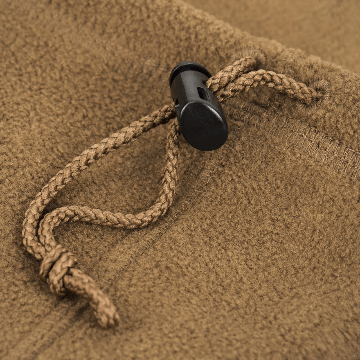 M-Tac Fleece Neck Gaiter med Snor fleecemateriaalista säädettävällä nyörillä täydelliseen istuvuuteen, ihanteellinen kylmään säähän.