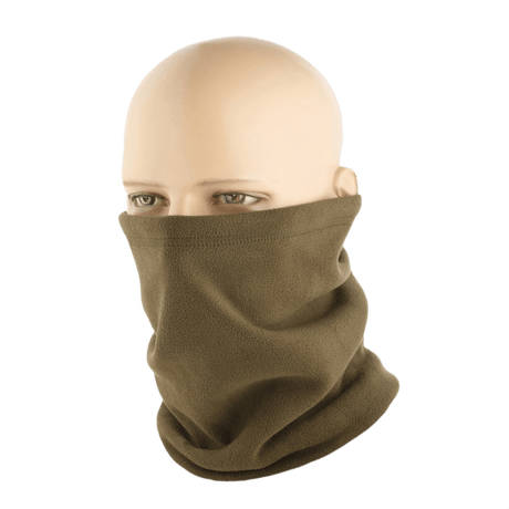 M-Tac Fleece Neck Gaiter med Snor käytössä mannekiinilla, monikäyttöinen kylmässä, valmistettu hypoallergeenisesta fleecestä.