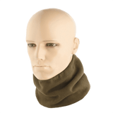 M-Tac Fleece Neck Gaiter med Snor oliivinvihreänä mannekiinilla, monikäyttöinen kylmään, hypoallergeeninen fleecemateriaali.
