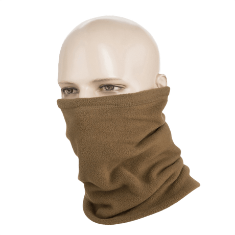 M-Tac Fleece Neck Gaiter med Snor monikäyttöinen ja säädettävä kylmässä käytettävä kauluri mannekiinilla, lämmin ja mukava.