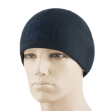 M-Tac Fleece Tactical Watch Cap Beanie m. Patch Panel päällä mallin päässä, fleecemyyssy kylmiin olosuhteisiin tarrapaneelilla, kevyt ja nopeasti kuivuva.