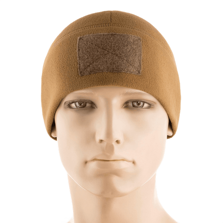 M-Tac Fleece Tactical Watch Cap Beanie m. Patch Panel ruskeana mallin päässä, ihanteellinen taktiseen käyttöön ja ulkoiluun.