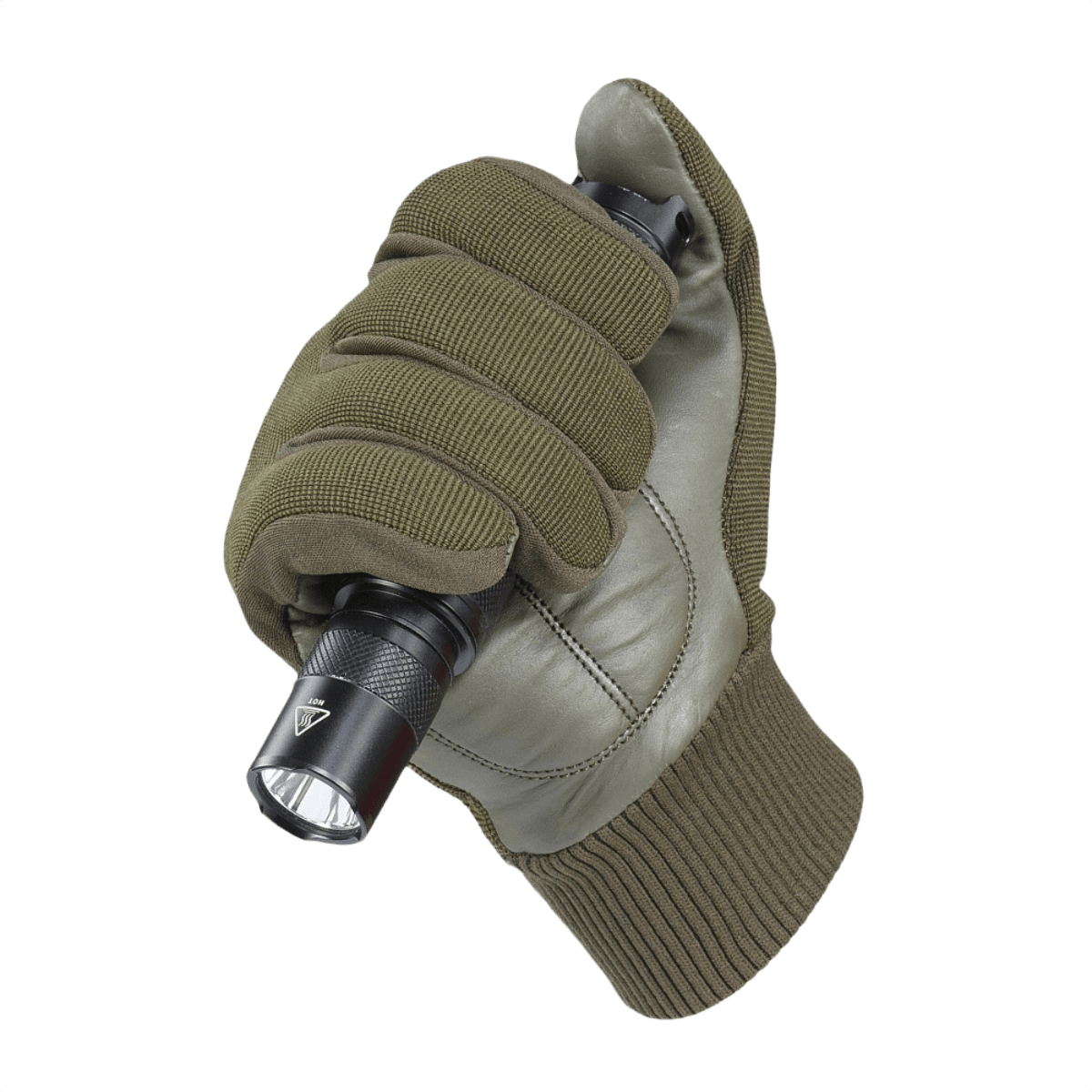 M-Tac Handsker Assault Tactical Mk.8 käytössä taskulampun kanssa, suunniteltu taktiseen käyttöön ja ampumiseen, synteettinen materiaali ja nahka