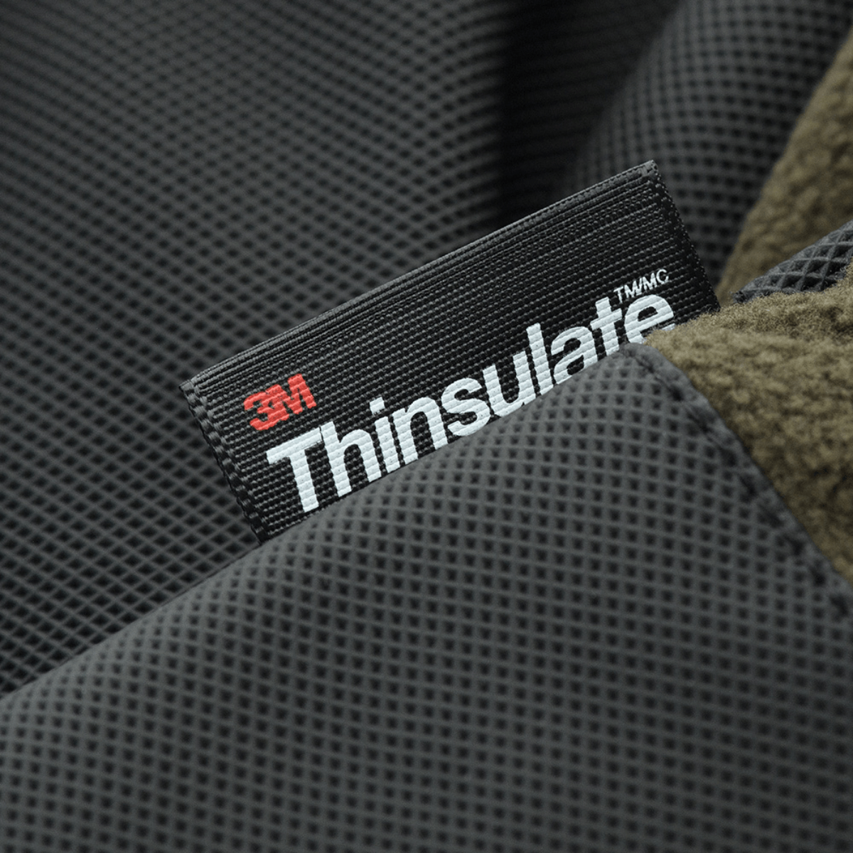 M-Tac Handsker Fleece Thinsulate, 3M Thinsulate -etiketti, joka korostaa eristyksen ominaisuuksia lämpimille ja kestäville hanskoille.