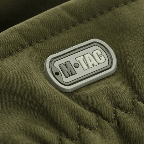 M-Tac Handsker Soft Shell Thinsulate -logo vihreässä hanskassa.