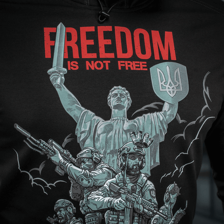 M-Tac Hoodie Freedom sotilasaiheisella designilla ja 'Freedom is Not Free' -printillä, sopii arkeen ja ulkoiluun.