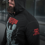 M-Tac Hoodie Freedom sotilasaiheisella designilla ja säädettävällä hupulla, sopii arkeen ja ulkoiluun. Puuvillaa ja elastaania.