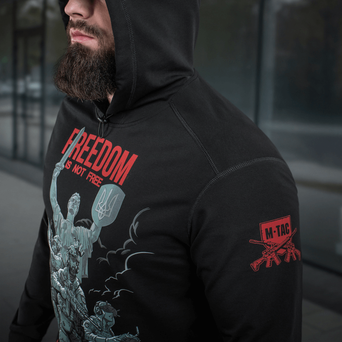 M-Tac Hoodie Freedom sotilasaiheisella designilla ja säädettävällä hupulla, sopii arkeen ja ulkoiluun. Puuvillaa ja elastaania.