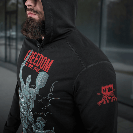 M-Tac Hoodie Freedom sotilasaiheisella designilla ja säädettävällä hupulla, sopii arkeen ja ulkoiluun. Puuvillaa ja elastaania.