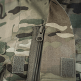 Yksityiskohta M-Tac-takista Sturm Gen.II NYCO Extreme vetoketjulla ja Multicam-kuviolla.
