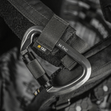 M-Tac Key-Lock karabiini alumiinia automaattisella lukolla kiipeilyyn ja turvallisuuteen, CE EN362 hyväksytty, musta.