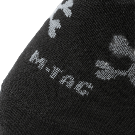 M-Tac kevyt kesäsukka Pirate Skull ergonomisella mallilla mukavuutta aktiviteetteihin lämpimällä säällä.