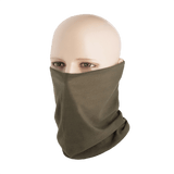 M-Tac Let Tubehalstørklæde käytettynä pölymaskina mallinukella.