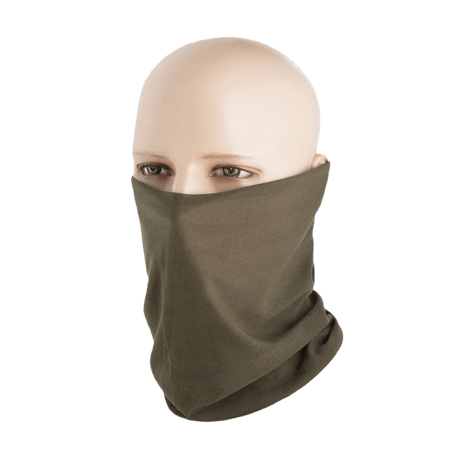 M-Tac Let Tubehalstørklæde käytettynä pölymaskina mallinukella.