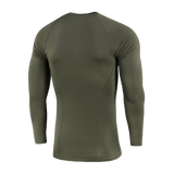 M-Tac Level I Polartec Thermal Shirt nähtynä takaa, anatominen istuvuus ja litteät saumat, ihanteellinen aluspaita talviaktiviteetteihin.