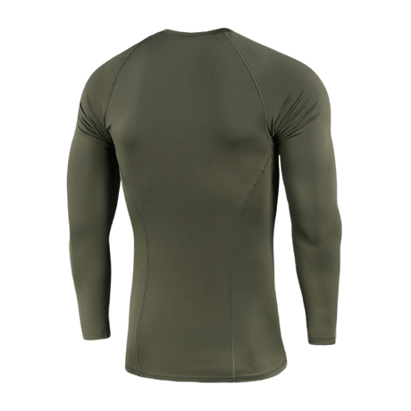 M-Tac Level I Polartec Thermal Shirt nähtynä takaa, anatominen istuvuus ja litteät saumat, ihanteellinen aluspaita talviaktiviteetteihin.