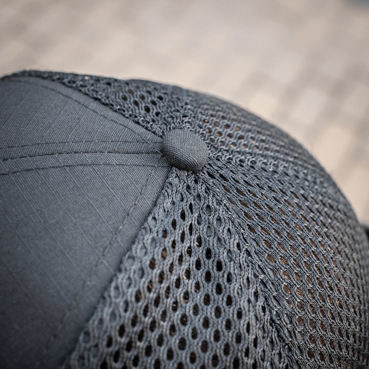 Lähikuva M-Tac Mesh Flex Ripstop Baseball Capista mesh-paneeleilla ja ripstop-materiaalilla ilmanvaihtoon ja kestävyyteen.