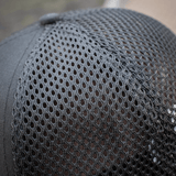 Lähikuva mesh-paneelista M-Tac Mesh Flex Ripstop Baseball Capissa, näyttää ilmanvaihtosuunnittelun optimaalista mukavuutta varten ulkona.