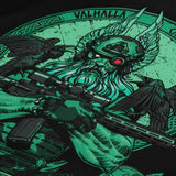 M-tac Flag Odin Night Vision 630x900 modernilla sotilaallisella Odinilla, AR-15, korpit ja Valhalla-teema. Koristeellinen lippu.