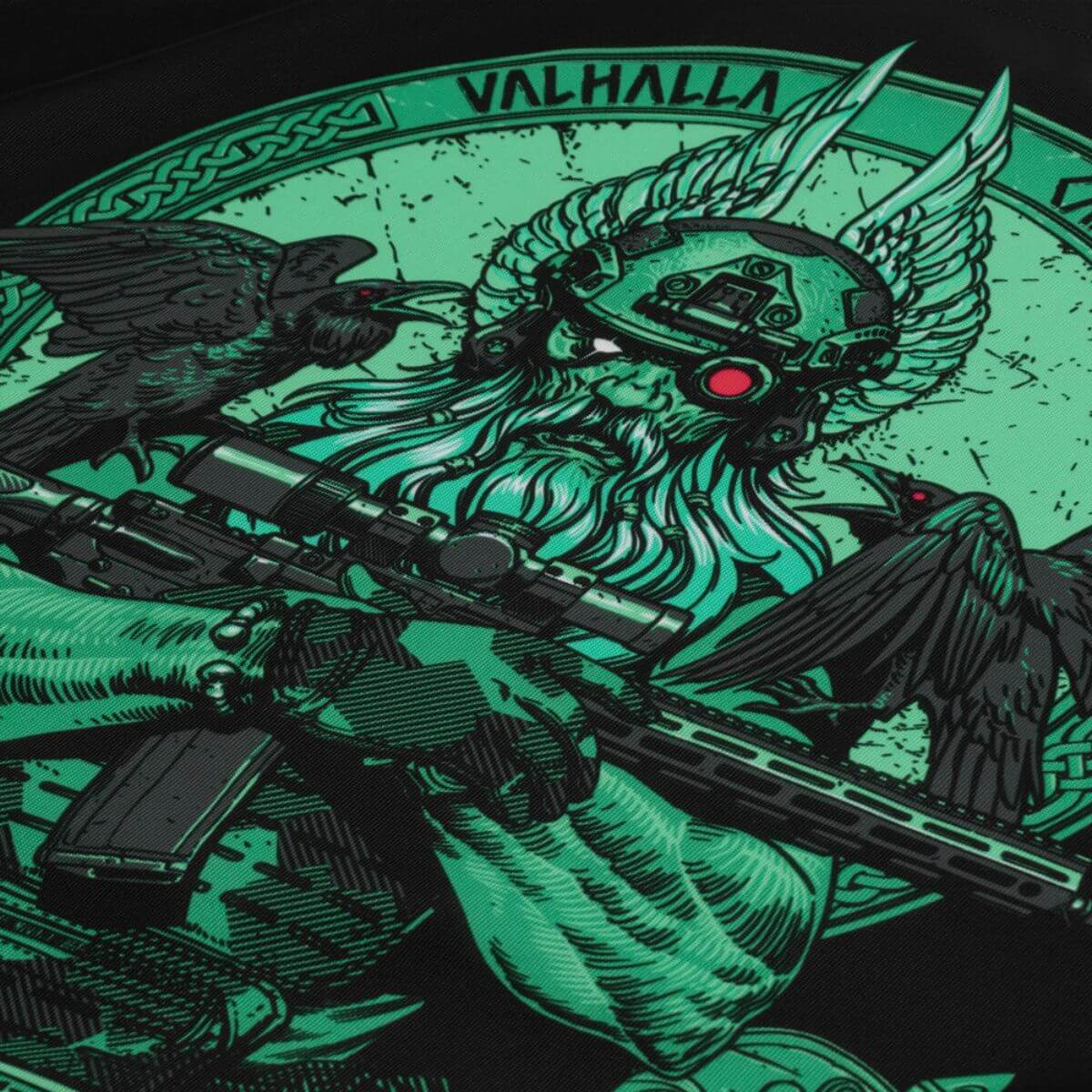 M-tac Flag Odin Night Vision 630x900 modernilla sotilaallisella Odinilla, AR-15, korpit ja Valhalla-teema. Koristeellinen lippu.