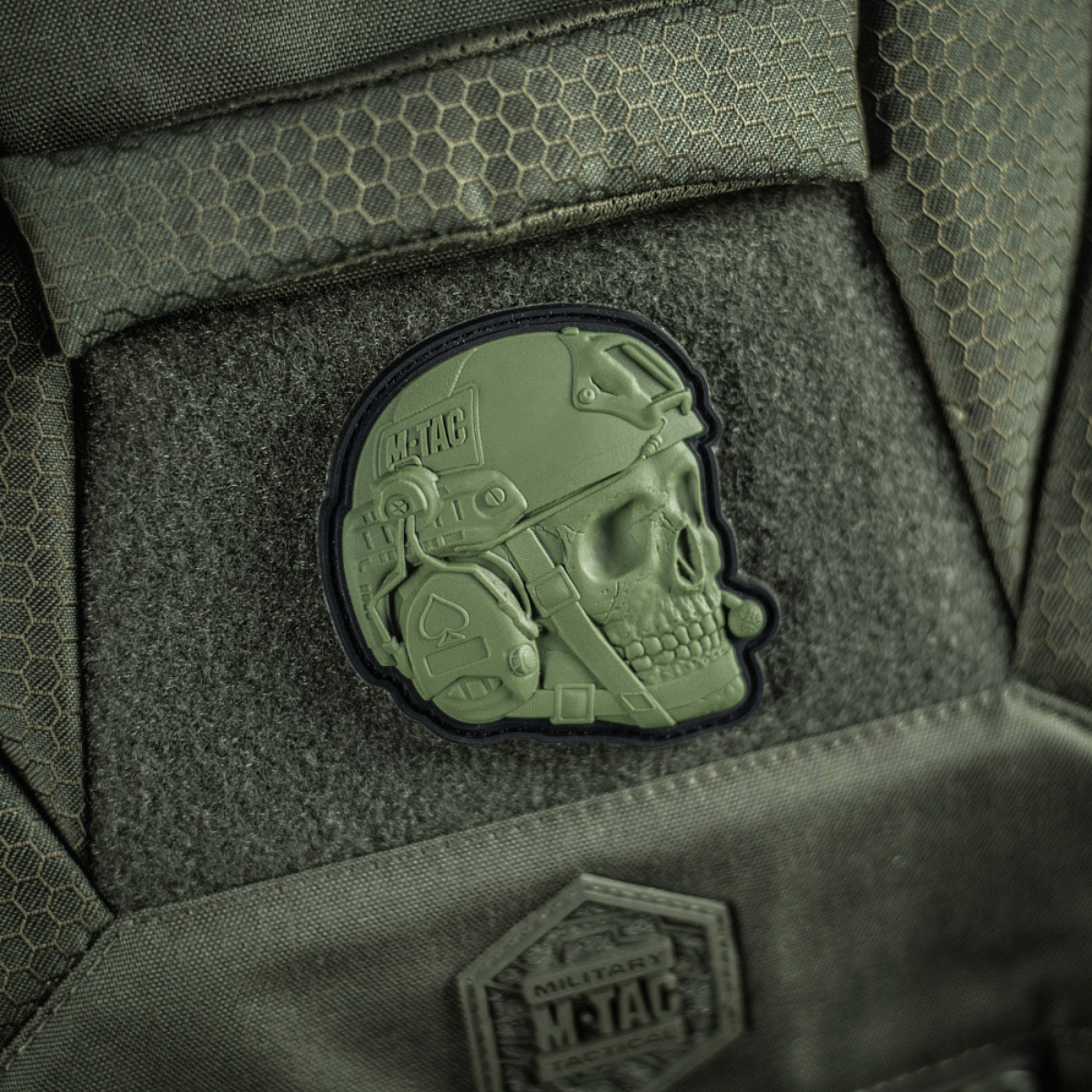 M-Tac Patch Operator 3D PVC Velcro-kiinnityksellä, realistinen muotoilu, kiinnitetty taktiseen varusteeseen oliivinvihreänä, 6x7 cm moraalimerkki.