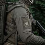 M-Tac Patch Face of War (Broderi) Cordura 500D:ssä, kallo ja ace of spades -kuvio, kiinnitetty Velcrolla taktiseen takkiin.