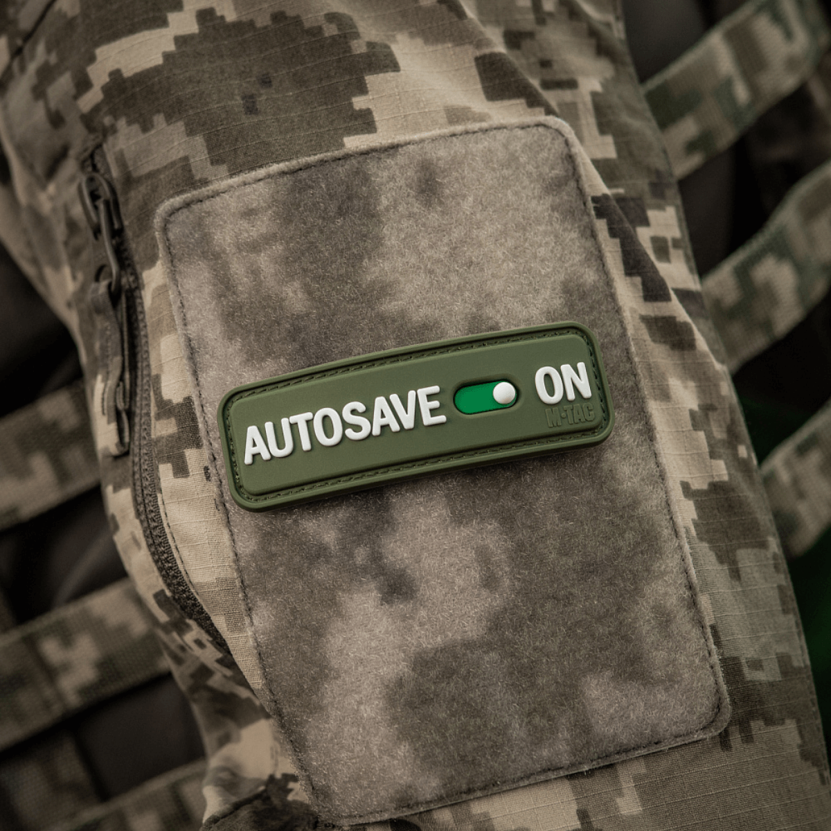 M-Tac Patch Autosave PVC maastokuvioisessa takissa, 3D-efekti, PVC-materiaali, Velcro-takapuoli, sopii taktiseen varustukseen.