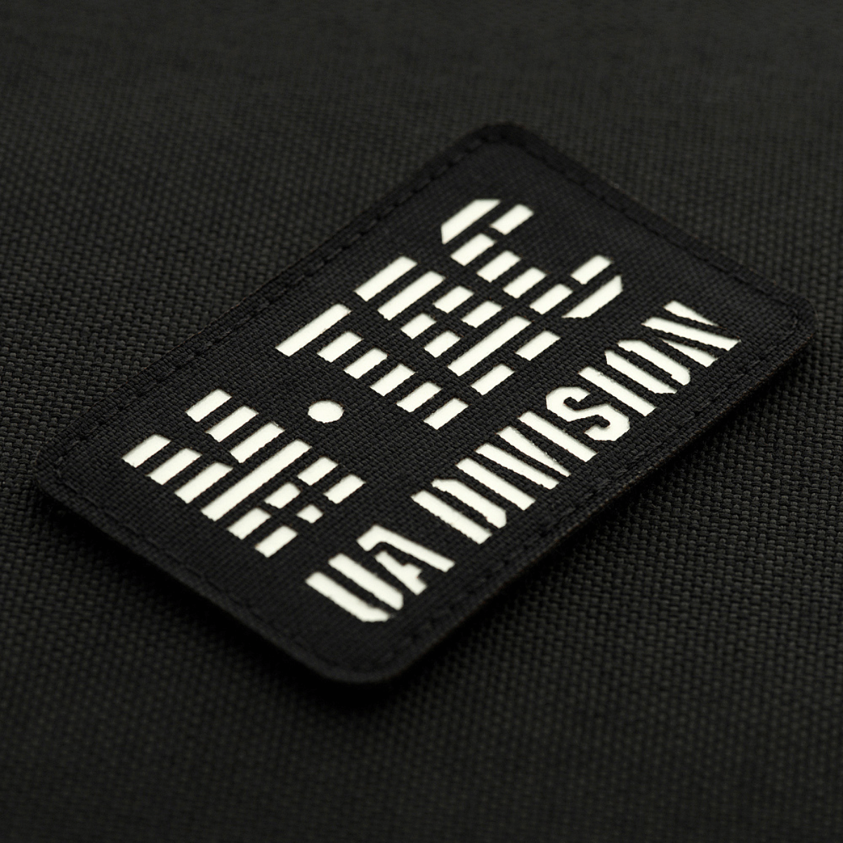M-Tac Patch UA Division Laser Cut pimeässä hohtavalla materiaalilla ja Velcro-kiinnityksellä, sopii erinomaisesti sotilaskäyttöön.