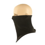 M-Tac Polartec Anatomic Tube Scarf mustassa fleecessä mannekiinin päässä, suunniteltu suojaamaan tuulelta ja kevyeltä sateelta.