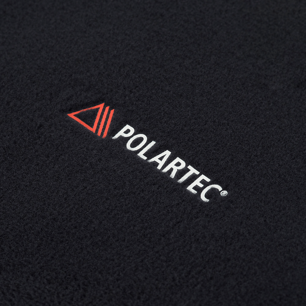 M-Tac Polartec Lang Tubehalstørklæde mustassa fleecessä Polartec-logolla, lämmin ja monikäyttöinen lisävaruste kylmää vastaan.