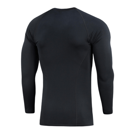M-Tac Level I Polartec Thermal Shirt aluspaitana, anatominen istuvuus Power Dry® -materiaalissa, musta, nähtynä takaa.