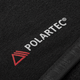 Polartec-logo M-Tac Shadow Polartec Fleece -hupparin kankaassa, näyttää materiaalin laadun ja kestävyyden.
