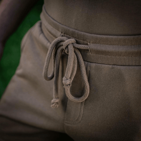 Lähikuva elastisesta vyötäröstä ja kiristysnyöristä M-Tac Shorts Sport Fit Cotton, suunniteltu kesä- ja urheilukäyttöön.