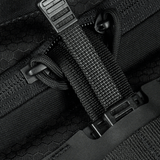 Lähikuva M-Tac Sling -pistoolilaukku Elite Hex Velcro, tukevat vetoketjut ja soljet, musta Cordura-kangas.