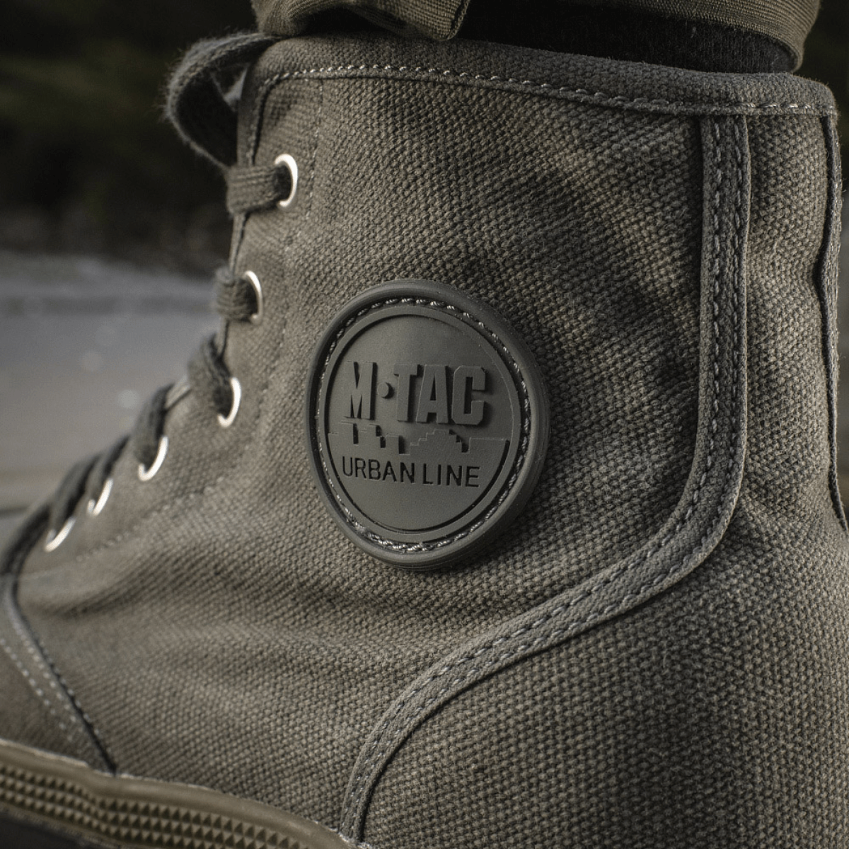 M-Tac Sneakers klassisella muotoilulla ja toimivilla nauharenkailla, ihanteelliset ulkoiluun ja päivittäiseen käyttöön.