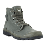 M-Tac Sneakers armeijanvihreänä, klassinen ja toimiva muotoilu, sopivat ulkoiluun ja urheiluun.