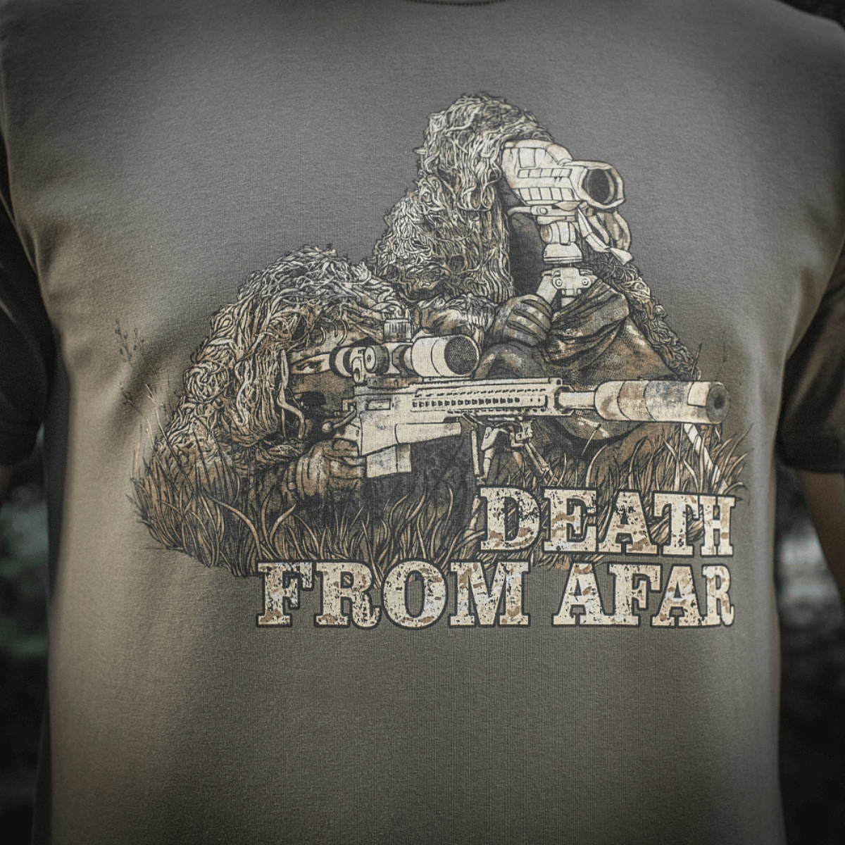 M-Tac Sniper T-paita "Death From Afar" -painatuksella, sopii sotilaalliseen käyttöön, valmistettu kestävästä 93 % puuvillasta ja 7 % elastaanista mukavuutta varten