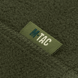 Lähikuva M-Tac Snood Elite Kort Justerbar Fleece -logosta vihreässä fleecessä